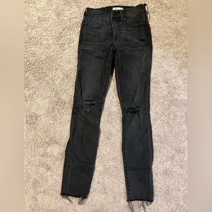 Madewell 9” high rise skinny jeans with distressed knees